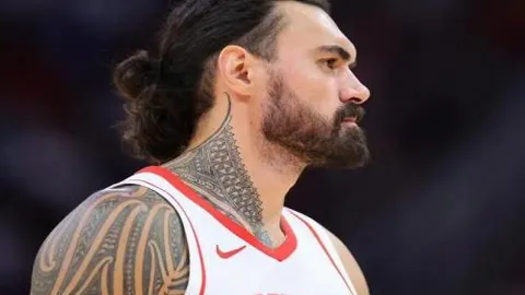 莱万多夫斯基荣获世界足球先生大奖